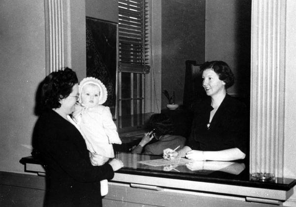 Paying the rent at the Administration Building, 4800 South 31st Street, c. 1945. Courtesy Arlington County Public Library